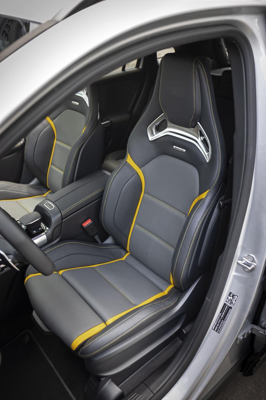 Интерьер Mercedes-AMG GLA45 S 4Matic+ (H247) 2020 года  (WW) (фото 25 из 26)